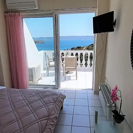 Dea Del Mare Complex In Front Of The Sea. Villa